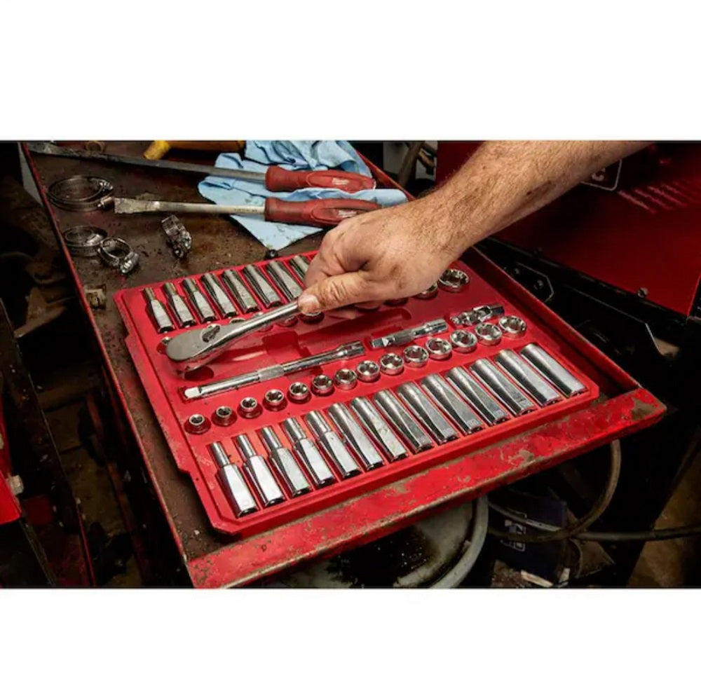 3/8 in Drive SAE/Metric Ratchet and socket 3/8 in Drive SAE/Metric Ratchet and socket